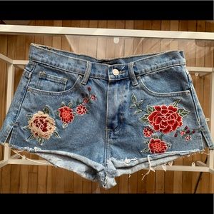 🟥SOLD🟥 Forever 21 - Floral Embroidered Denim Shorts